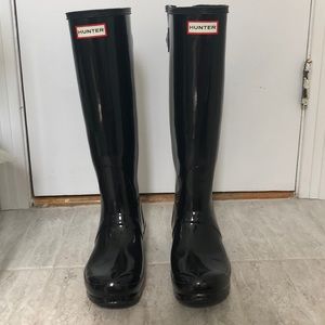 Tall black glossy Hunter boots size 8